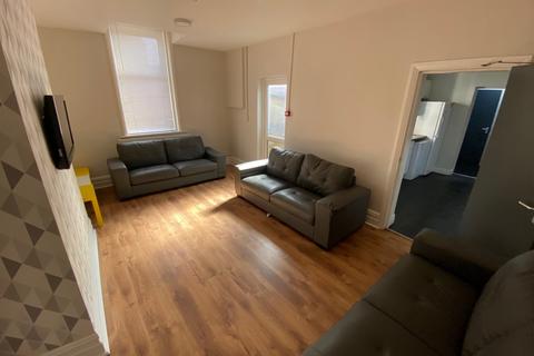 8 bedroom house to rent, Dallas Street, Preston PR1