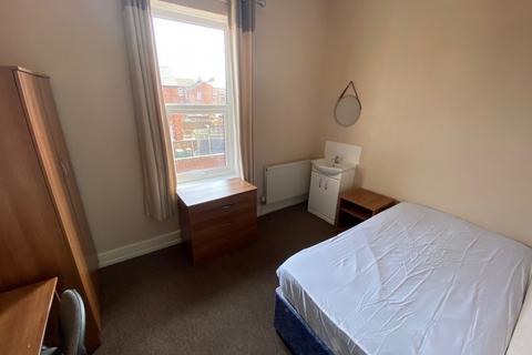 8 bedroom house to rent, Dallas Street, Preston PR1