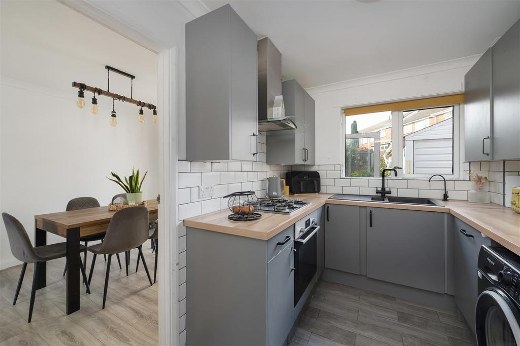 Kitchen 1.jpg
