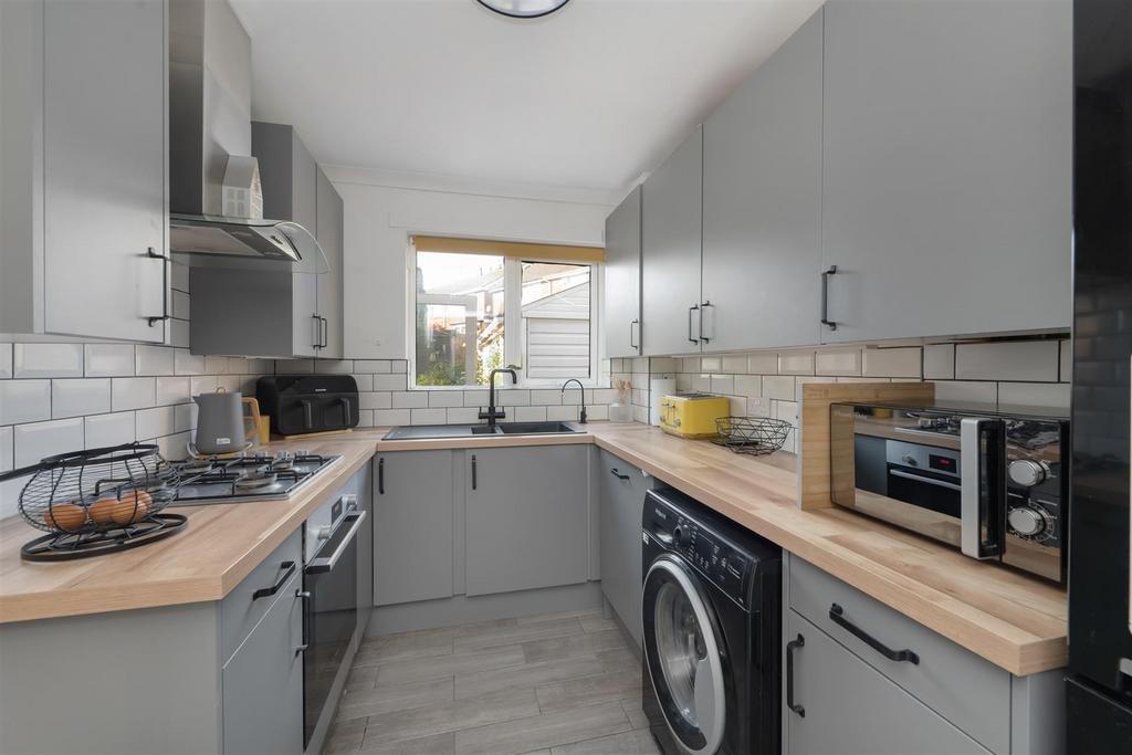 Kitchen 2.jpg