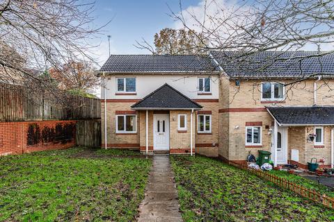 undefined, Clos Myddlyn, Pontypridd CF38