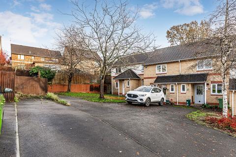 undefined, Clos Myddlyn, Pontypridd CF38