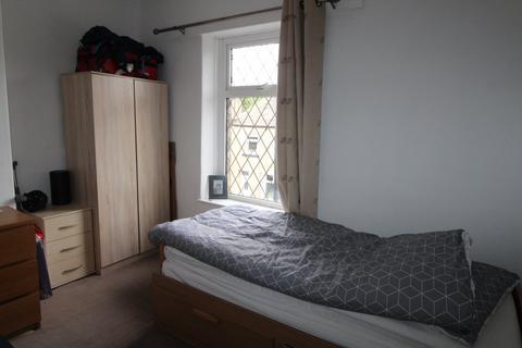 2 bedroom terraced house to rent, Keighley Road, Cowling, Keighley, BD22