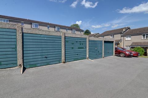 2 bedroom flat to rent, Haw Bank Court, Skipton, BD23