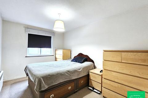2 bedroom flat to rent, Deanery Close, East Finchley, N2