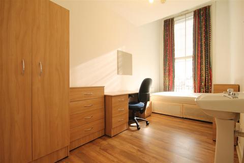 3 bedroom apartment to rent, Rubicon House, City Centre
