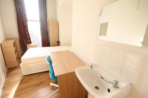 3 bedroom apartment to rent, Rubicon House, City Centre