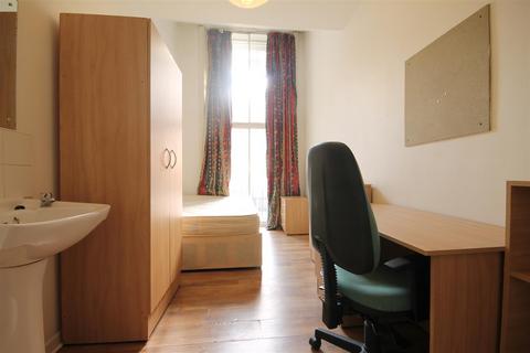 3 bedroom apartment to rent, Rubicon House, City Centre