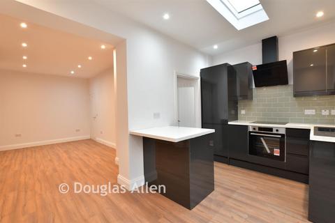 3 bedroom terraced house for sale, South Park Drive, Ilford, Essex