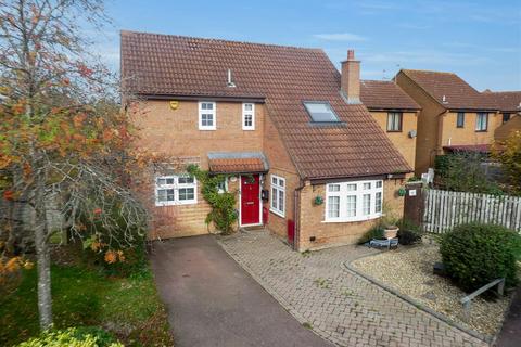 3 bedroom detached house for sale, Meadowsweet, Milton Keynes MK7