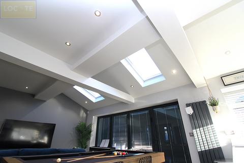 4 bedroom semi-detached house for sale, Cotswold Avenue, Flixton