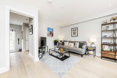 2 bedroom flat to rent, Concanon Road, London SW2
