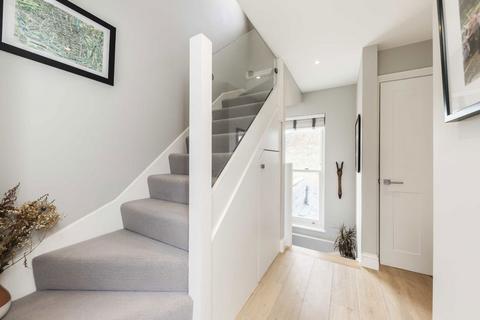 2 bedroom flat to rent, Concanon Road, London SW2
