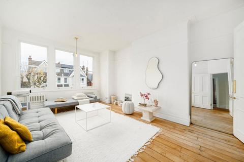 3 bedroom flat for sale, Muswell Road, London N10