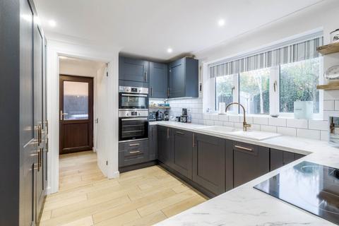 4 bedroom detached house for sale, Isaacson Drive, Milton Keynes MK7