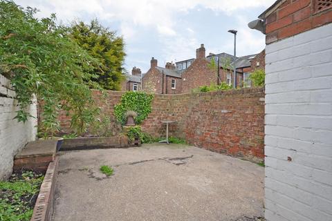 3 bedroom house to rent, Emerald Street, York, North Yorkshire, YO31