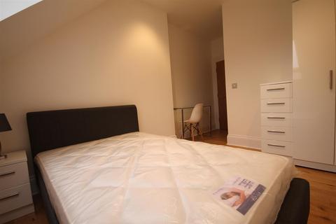 3 bedroom apartment to rent, Chaucer Building, City Centre