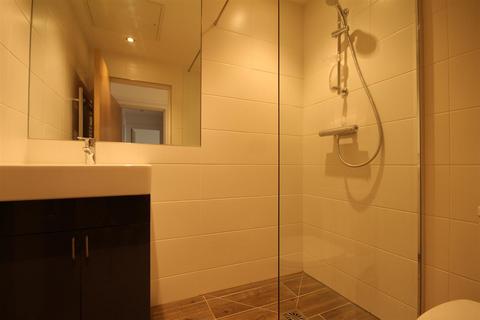 3 bedroom apartment to rent, Chaucer Building, City Centre