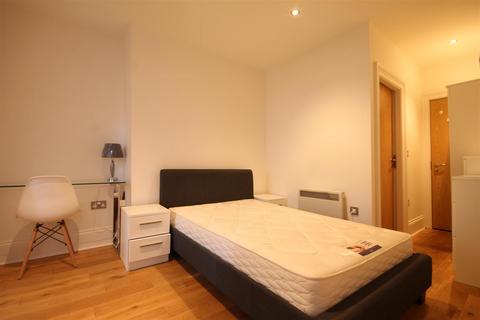 3 bedroom apartment to rent, Chaucer Building, City Centre