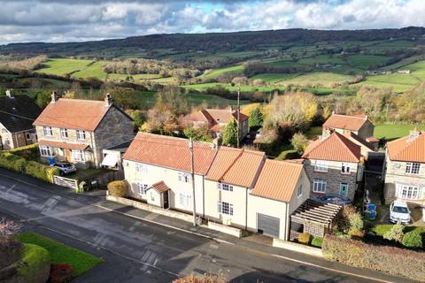 4 bedroom cottage for sale, 14 Eskdaleside, Sleights