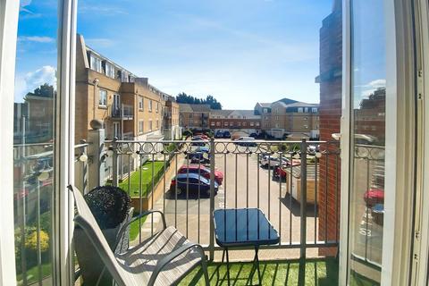 3 bedroom apartment for sale, Medina View, East Cowes, Isle of Wight