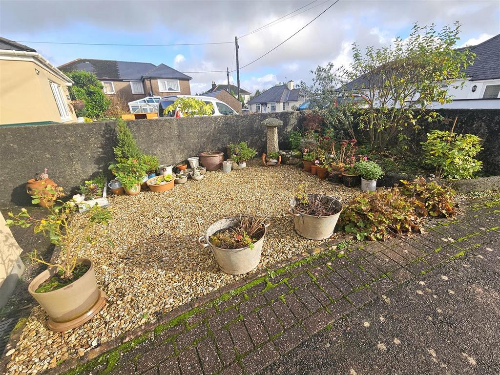 Front Garden.jpg