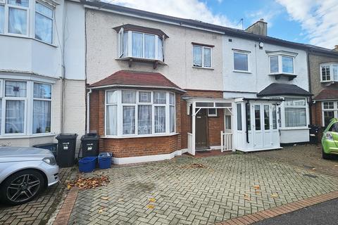 3 bedroom terraced house to rent, Newbury Park, IG2