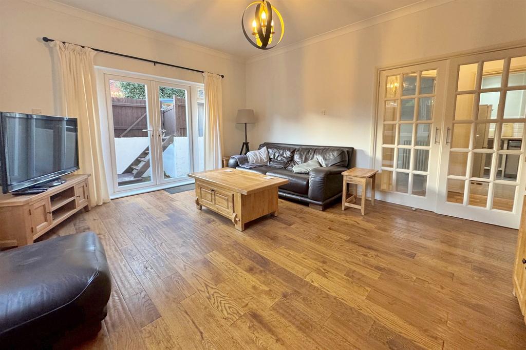 Living/Dining Area