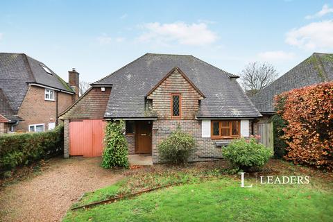 3 bedroom detached house to rent, The Grove, Ratton, Eastbourne, BN20