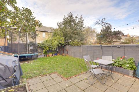 2 bedroom flat for sale, Glenwood Road, Catford, SE6