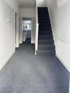 3 bedroom terraced house to rent, Sandhurst Drive, London IG3