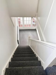 3 bedroom terraced house to rent, Sandhurst Drive, London IG3