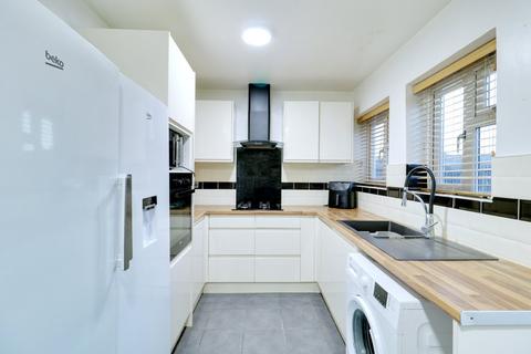 3 bedroom terraced house for sale, Hall Avenue, Aveley RM15