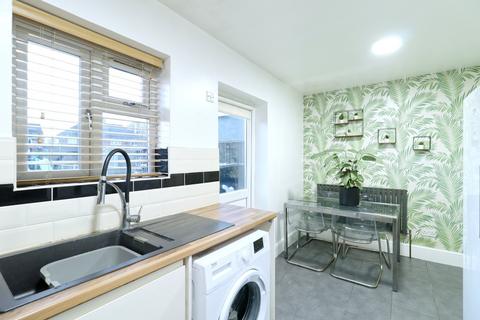 3 bedroom terraced house for sale, Hall Avenue, Aveley RM15