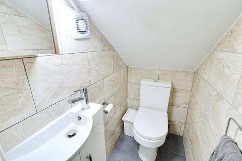 3 bedroom terraced house for sale, Hall Avenue, Aveley RM15