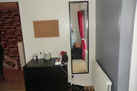 3 bedroom flat share to rent, Bishops Bridge Road, London W2