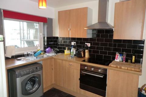 3 bedroom flat share to rent, Bishops Bridge Road, London W2