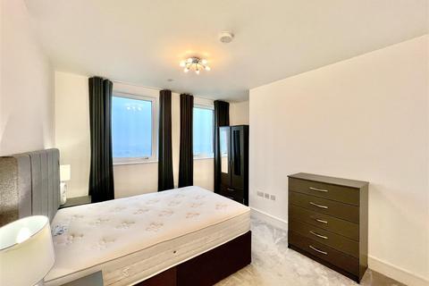 2 bedroom apartment to rent, Healum Avenue, Southall UB2
