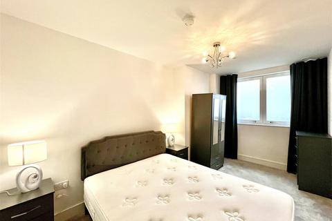 2 bedroom apartment to rent, Healum Avenue, Southall UB2