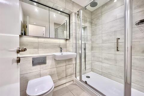 2 bedroom apartment to rent, Healum Avenue, Southall UB2