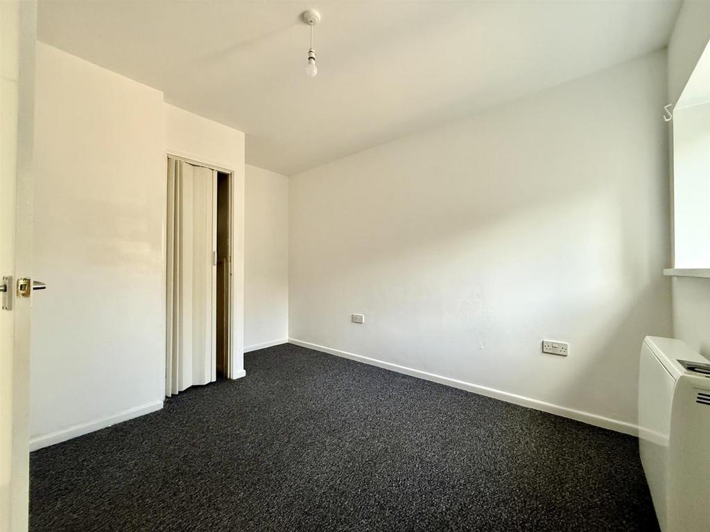 75 Bbedroom.jpg