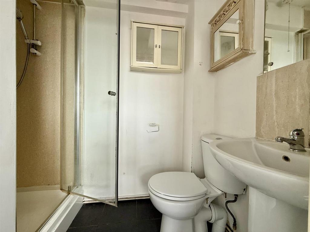 75 Showerroom.jpg