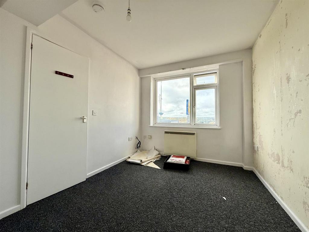 75 Bedroom.jpg
