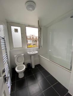4 bedroom flat share to rent, Barringer Square, London SW17