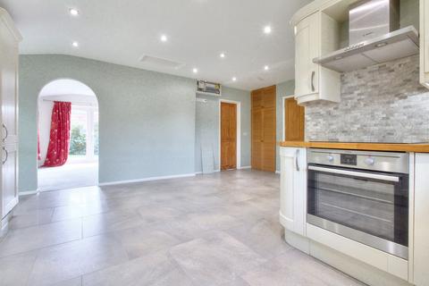 3 bedroom chalet to rent, Through Duncans, Woodbridge, IP12