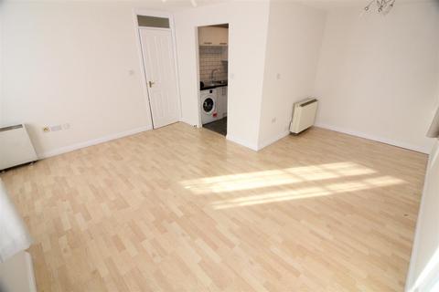 2 bedroom house to rent, Warwick Road, West Drayton