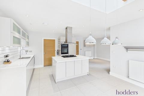 5 bedroom detached house to rent, Lowther Close, Chertsey, Surrey, KT16