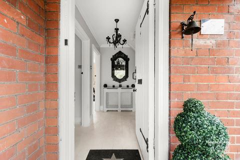 3 bedroom semi-detached house for sale, High Road, Epping CM16