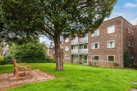 Warwick Road, Redhill, RH1