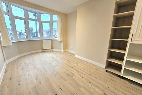 6 bedroom semi-detached house to rent, Burlington Avenue, Romford, Essex, RM7